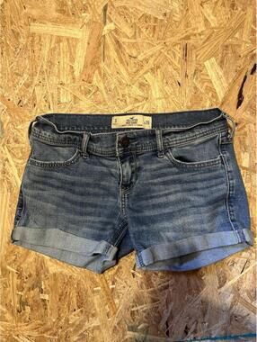 Hollister Midi Shorts Size 3 W26 Light Blue Cuffed Denim 4” Inseam